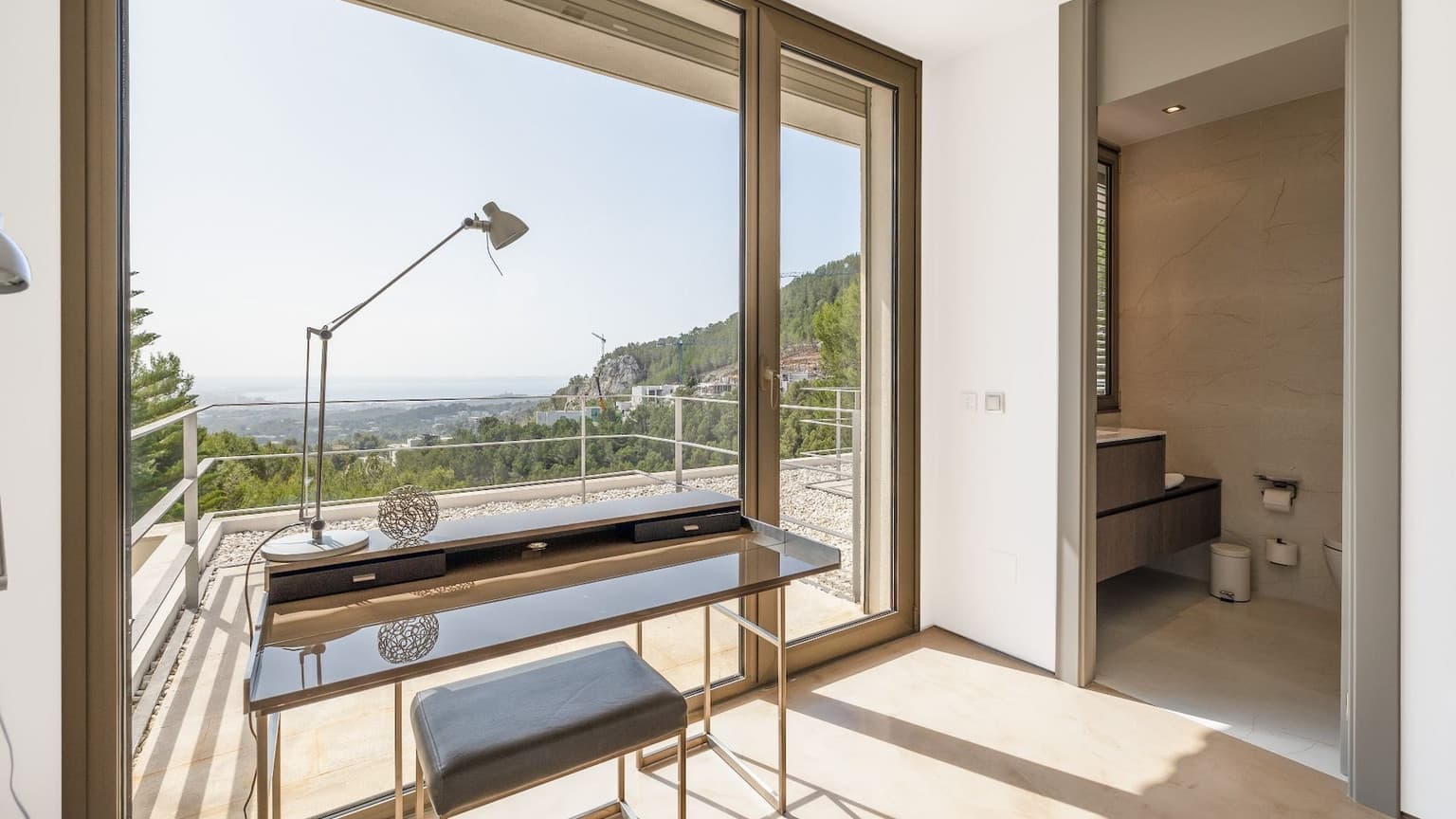 Spectacular villa with panoramic views over Palma Bay - Gallery image 42