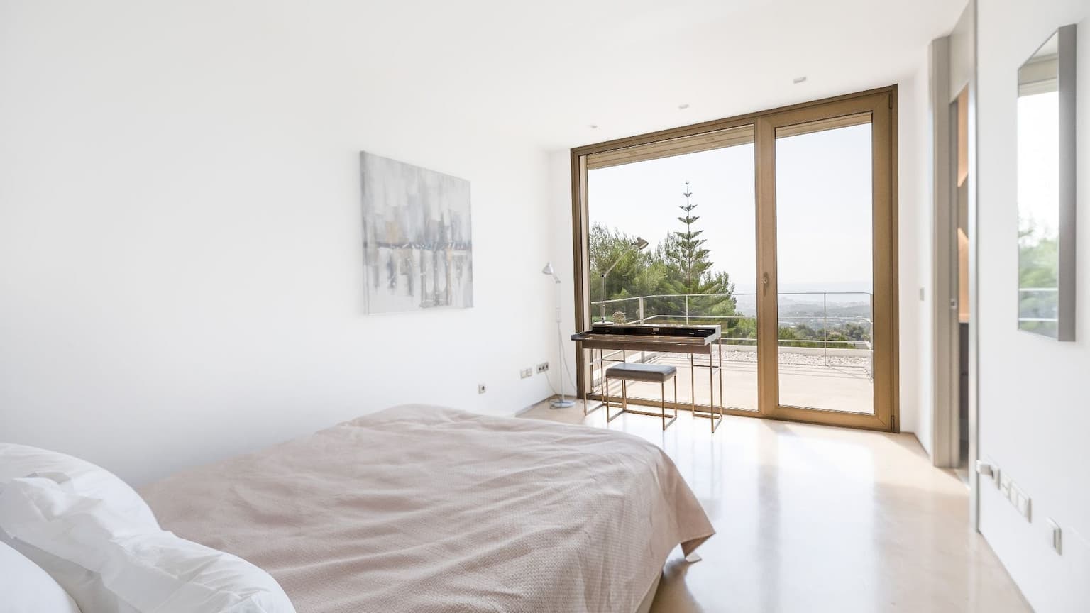 Spectacular villa with panoramic views over Palma Bay - Gallery image 17