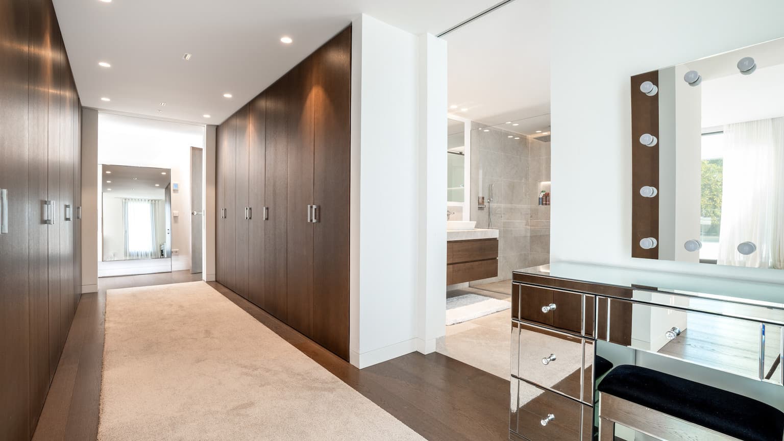 Modern Santa Ponsa Villa with Pool and Gym - Gallery image 16